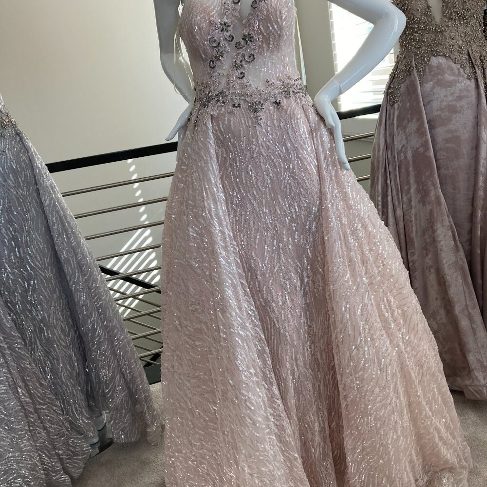 Dresses and Gowns - Picture 2 of 12